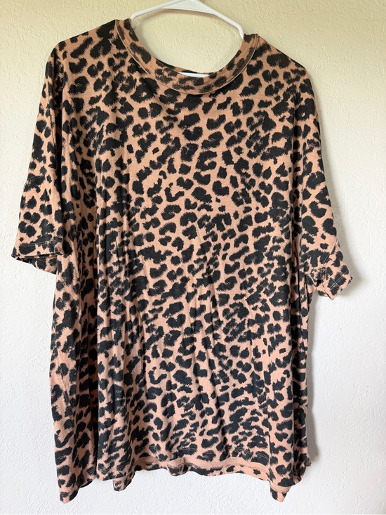 aerie Tops - Women’s Oversized Leopard Crewneck TShirt